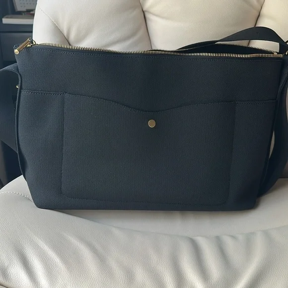 Cuyana Sling Bag Medium - Picture 2 of 4